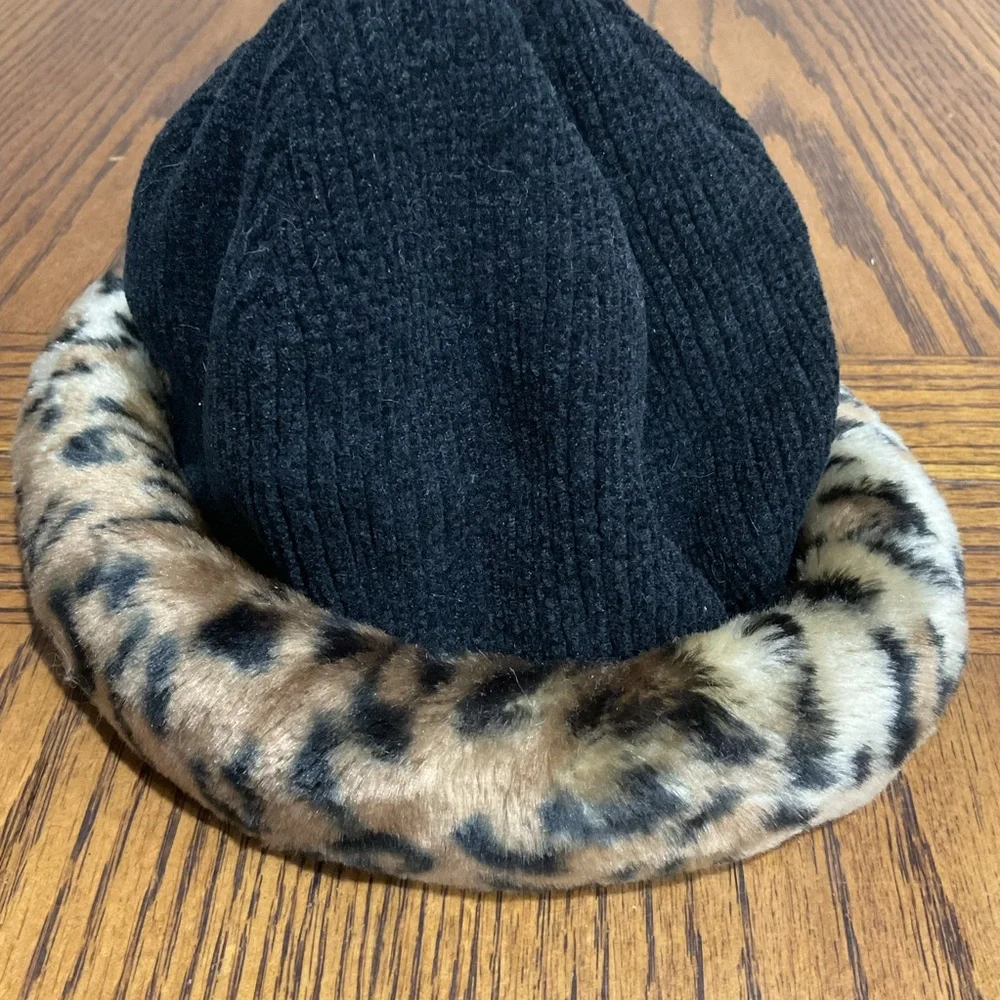 Girls Black and Leopard Print Hat